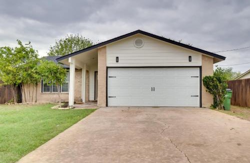 Round Rock House | Round Rock Home with Large Yard: 20 Mi to Austin!