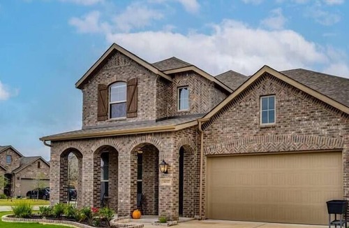 Hutto House | Round Rock Palace! 5 Bed/3 Bath with Fenced Yard!