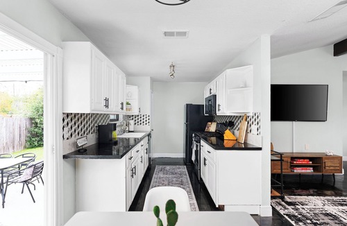 Round Rock House | Round Rock Stay | Near Dell Diamond + Concerts