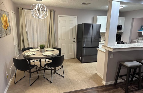 Round Rock House | Round Rock Supernova minutes from Kalahari, Round Rock Sports Complex, and DT