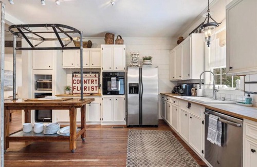 Warrenton House | Round Top charm w/POOL and outdoor dining
