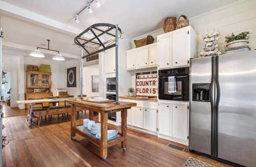 Warrenton House | Round Top charm w/POOL and outdoor dining