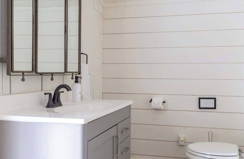 Round Top House | Round Top Cottage for 4 | IN TOWN | Walk to Shops
