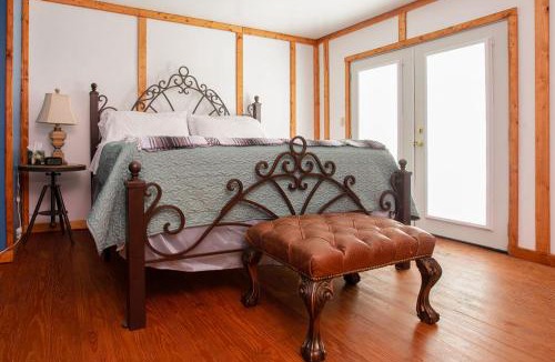 Round Top Bed & Breakfast | Round Top Hotel