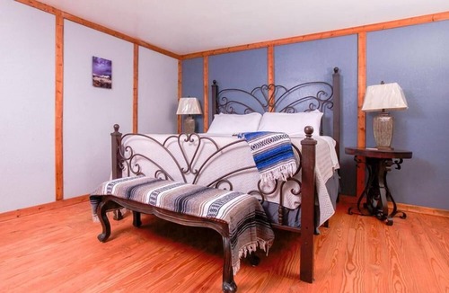 Round Top Hotel | Round Top Hotel