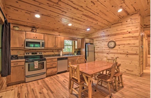 Helen Cabin | Roundabout Cabin 2/2! Pool Table! Near Helen!