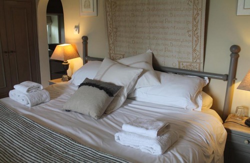 Kelston Bed & Breakfast | Roundhill Farmhouse