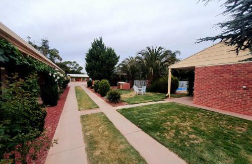 Peterborough Hotel | Roundhouse Motel