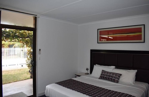 Peterborough Hotel | Roundhouse Motel