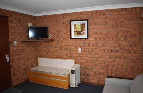 Peterborough Hotel | Roundhouse Motel