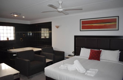 Peterborough Hotel | Roundhouse Motel