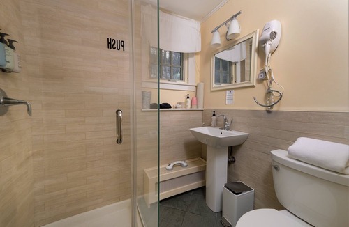 Stowe Bed & Breakfast | Roundtop Mountain+Breakfast @the Brass Lantern inn