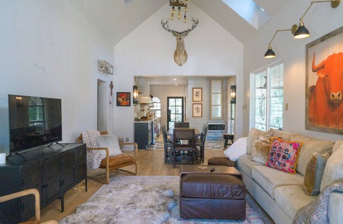 Round Top House | Roundtop show, Marburger Escape! 5 miles from downtown Roundtop!
