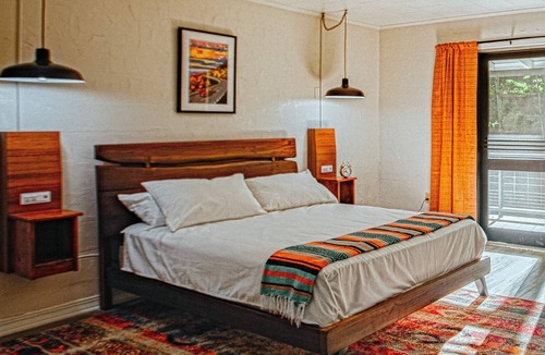 Maggie Valley Hotel | Route 19 Inn