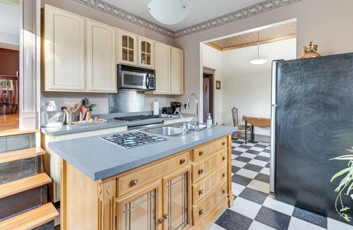 Virden House | Route 66 Library Home: Historic & Pet-Friendly!