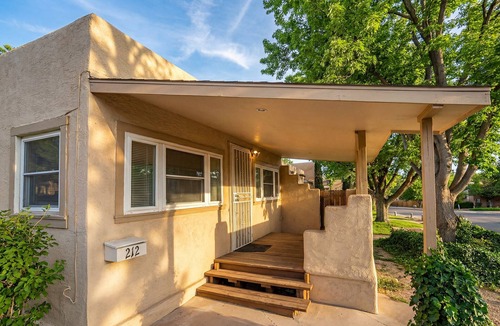 Nob Hill House | Route Sixty Sixn-Nob Hill 2bedroom,1 Bath, House
