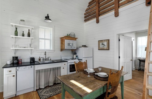 Driftwood Cabin | Row Home - Family Cabin B - ADA Compliant