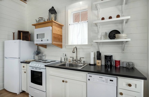 Driftwood Cabin | Row Home - Standard Cabin C
