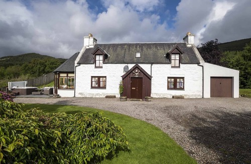 Aviemore Cottage | Rowan Cottage - Retreat Group