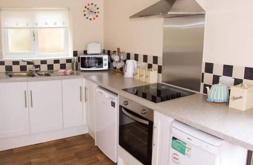 Cranham Apartment | ROWAN STUDIO, romantic, with a garden in Cranham