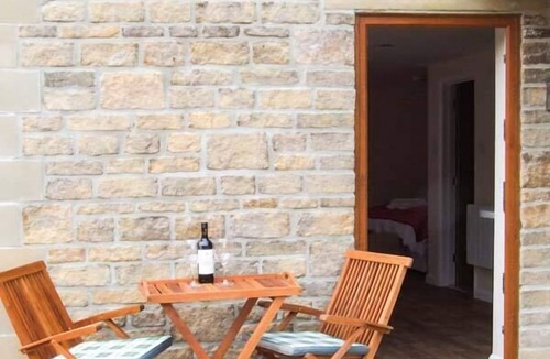 Cranham Apartment | ROWAN STUDIO, romantic, with a garden in Cranham