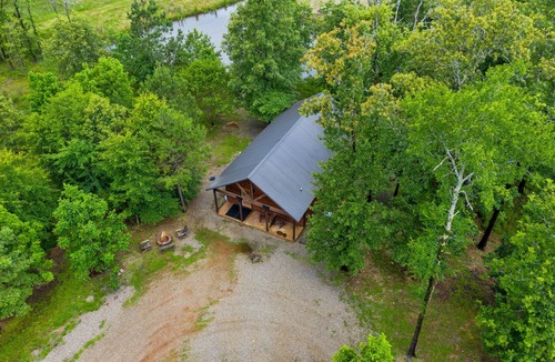 Hochatown Cabin | Rowdy Raccoon: 1 BR, 1 Bath, Sleeps 2