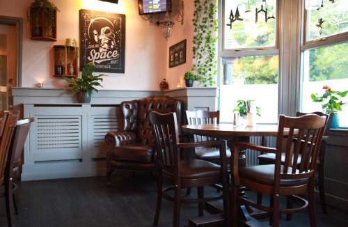 Rowton Hotel | Rowton Poplars Hotel