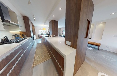 Pico - Robertson Apartment | Roxbury Condo