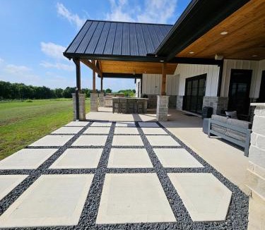 Brenham Villa | Roxell Ranch-A Country Retreat 12 Guests 6 beds