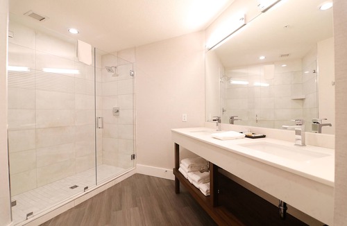 Pella Hotel | Royal Amsterdam Hotel