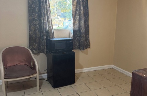 South Pensacola Hotel | Royal Arms Motel