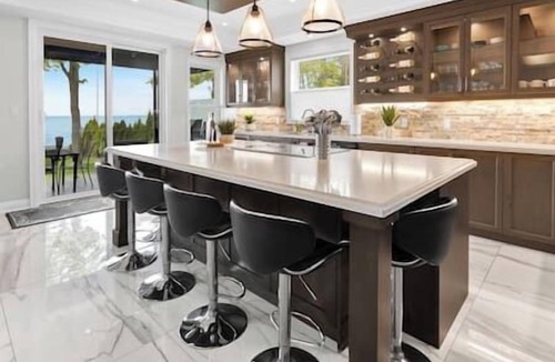 Pefferlaw House | Royal Beach Lake House & Spa w/Hot Tub & Sauna