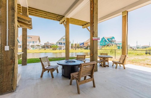Crystal Beach House | Royal Beach Retreat