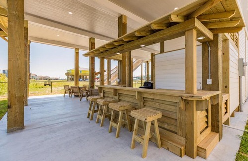 Crystal Beach House | Royal Beach Retreat