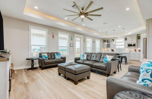 Crystal Beach House | Royal Beach Retreat