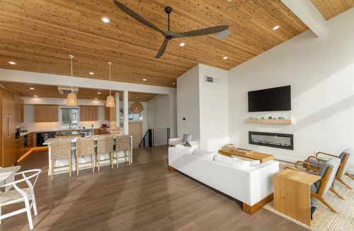 Poulsbo House | Royal Beacon: Tranquil Waterfront Retreat