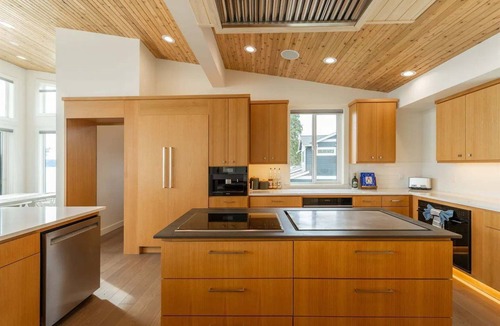 Poulsbo House | Royal Beacon: Tranquil Waterfront Retreat