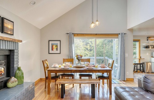Arch Cape House | Royal Canoe by AvantStay | Walk to the Shore + Cozy Fireplace