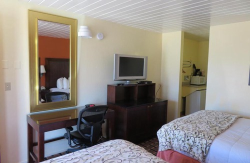 Medford Hotel | Royal Crest Motel