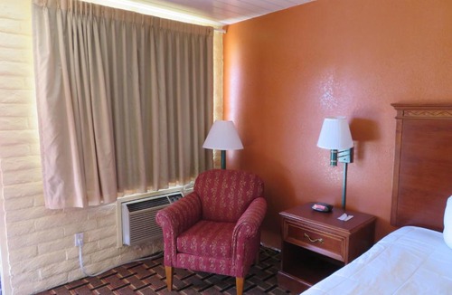 Medford Hotel | Royal Crest Motel