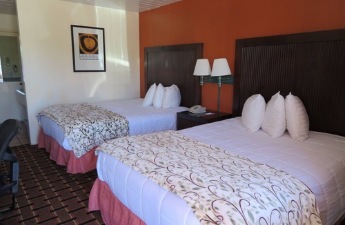 Medford Hotel | Royal Crest Motel