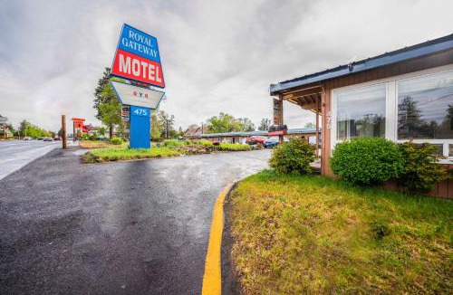 Larkspur Hotel | Royal Gateway Motel by OYO