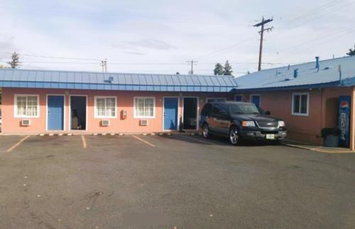 Larkspur Hotel | Royal Gateway Motel by OYO