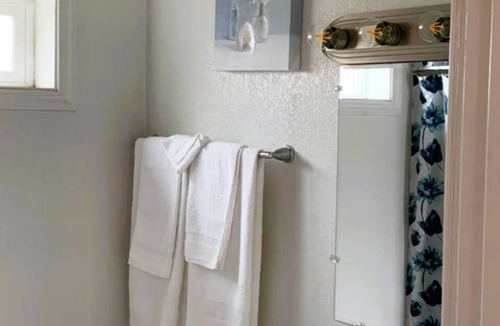 Larkspur Hotel | Royal Gateway Motel By OYO