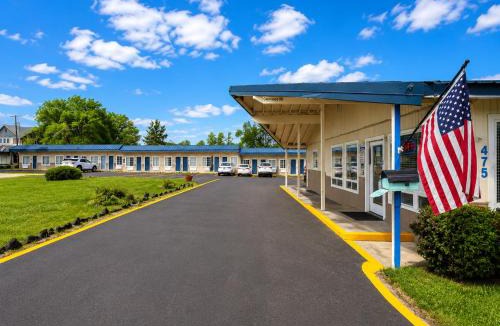 Larkspur Hotel | Royal Gateway Motel