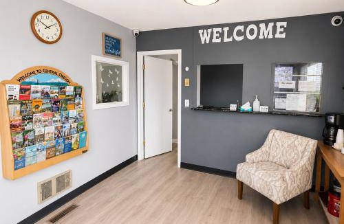 Larkspur Hotel | Royal Gateway Motel