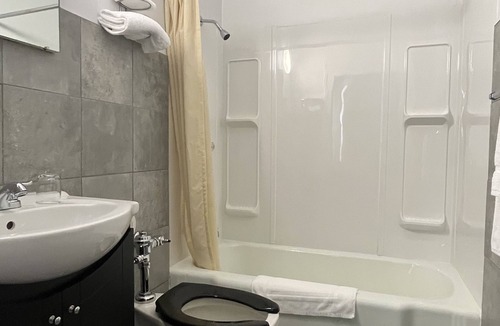 Flin Flon Hotel | Royal Hotel