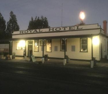 Snake Valley Hotel | Royal Hotel Snake Valley