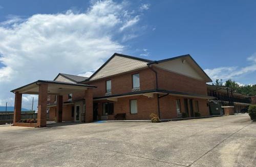Fort Mc Clellan Hotel | Royal Inn - Anniston