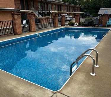 Fort Mc Clellan Hotel | Royal Inn - Anniston